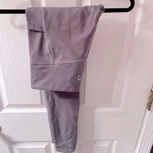 Curves and Combat Boots workout leggings size Medium grey